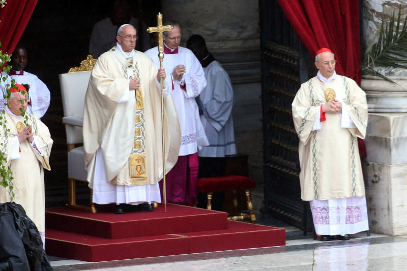 pope attends the easter mass and delivers his urbi et orbi b 1